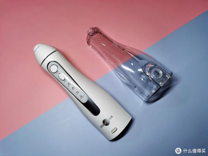 整體包裝外形小巧,并不像普通有線,大水箱水牙線產品的大包裝
